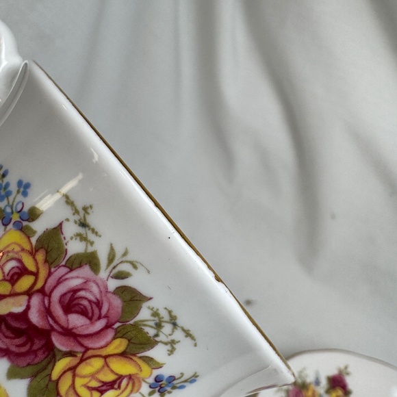 Vintage Royal Vale Tea Cup and Saucer Set Pink Yellow Roses Bone China England - Picture 6 of 7